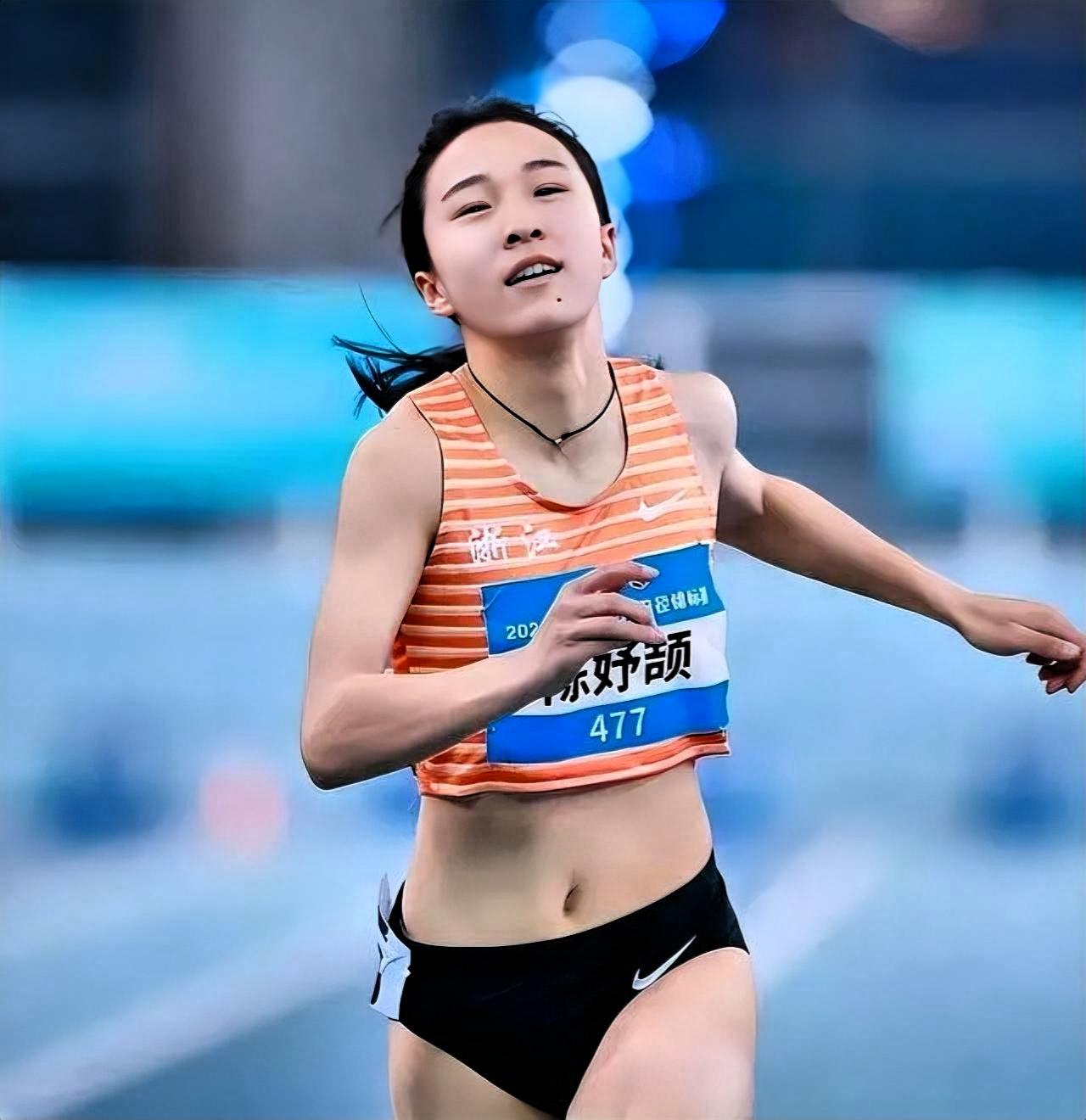 为什么那么多田径迷看衰陈妤颉？
1、身高过低，下肢太短，步长不够，遇到欧美大长腿