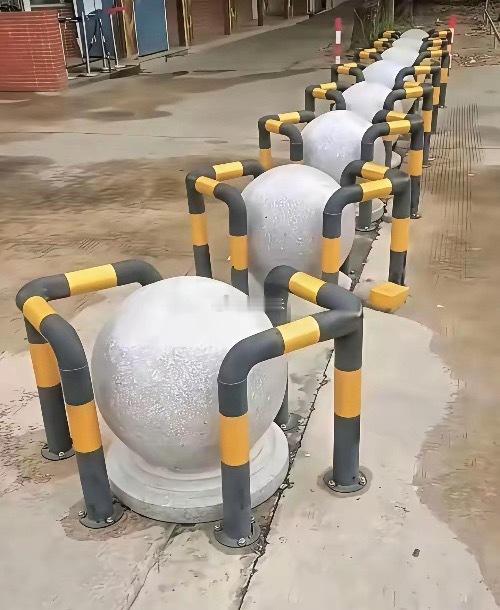 这是为了啥？，是防止石墩被盗吗？ 