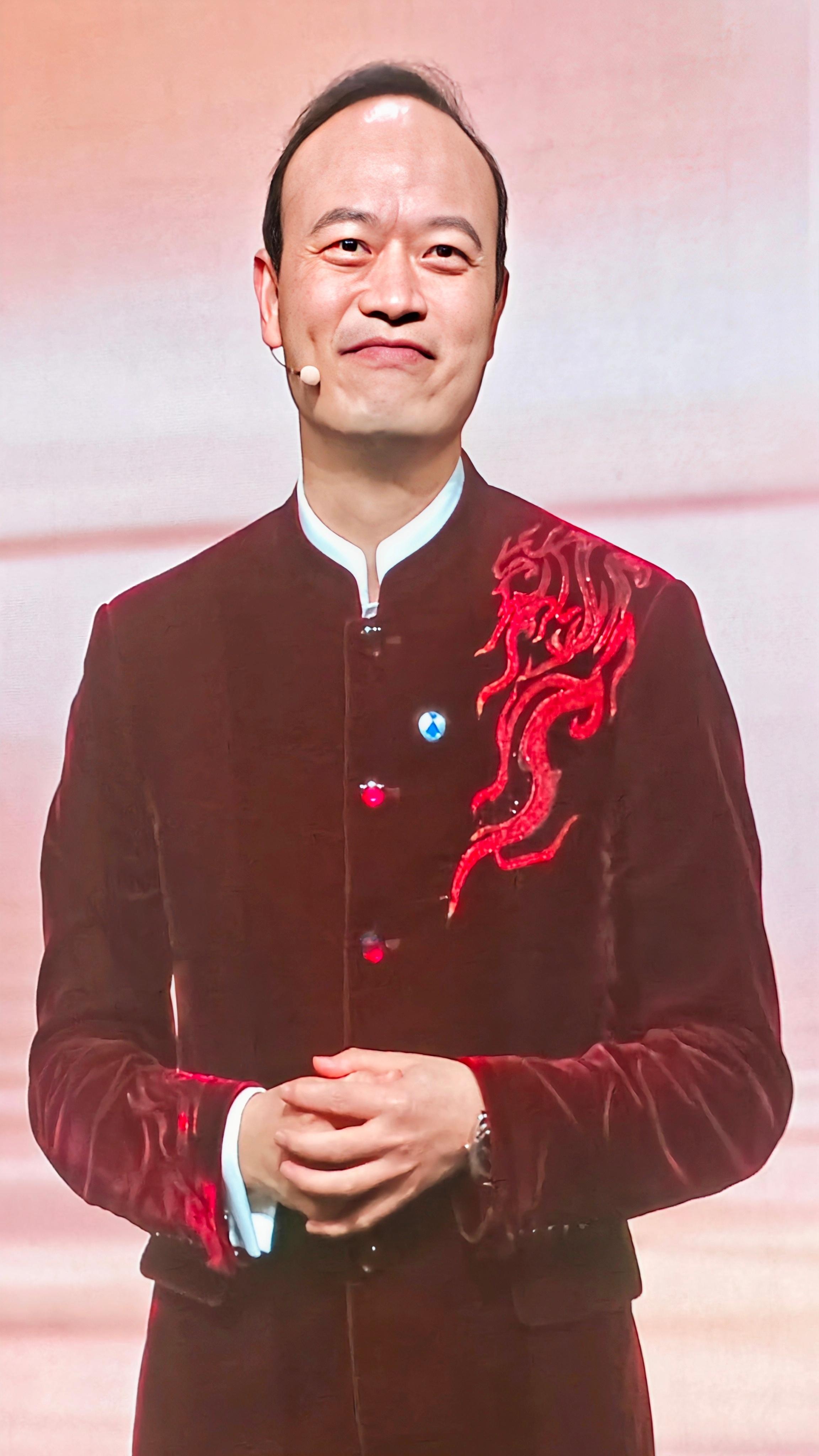 李慧总这身衣服是真好看，太具高级感了