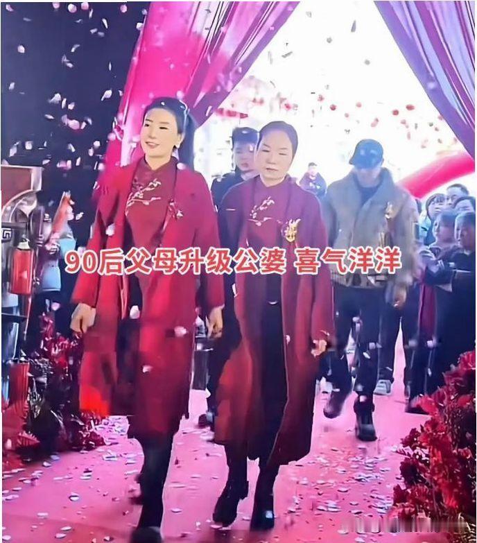 河南婚礼现翻车现场！90后公婆颜值超新娘，却遭网暴：没学历别硬装体面
近日，河南
