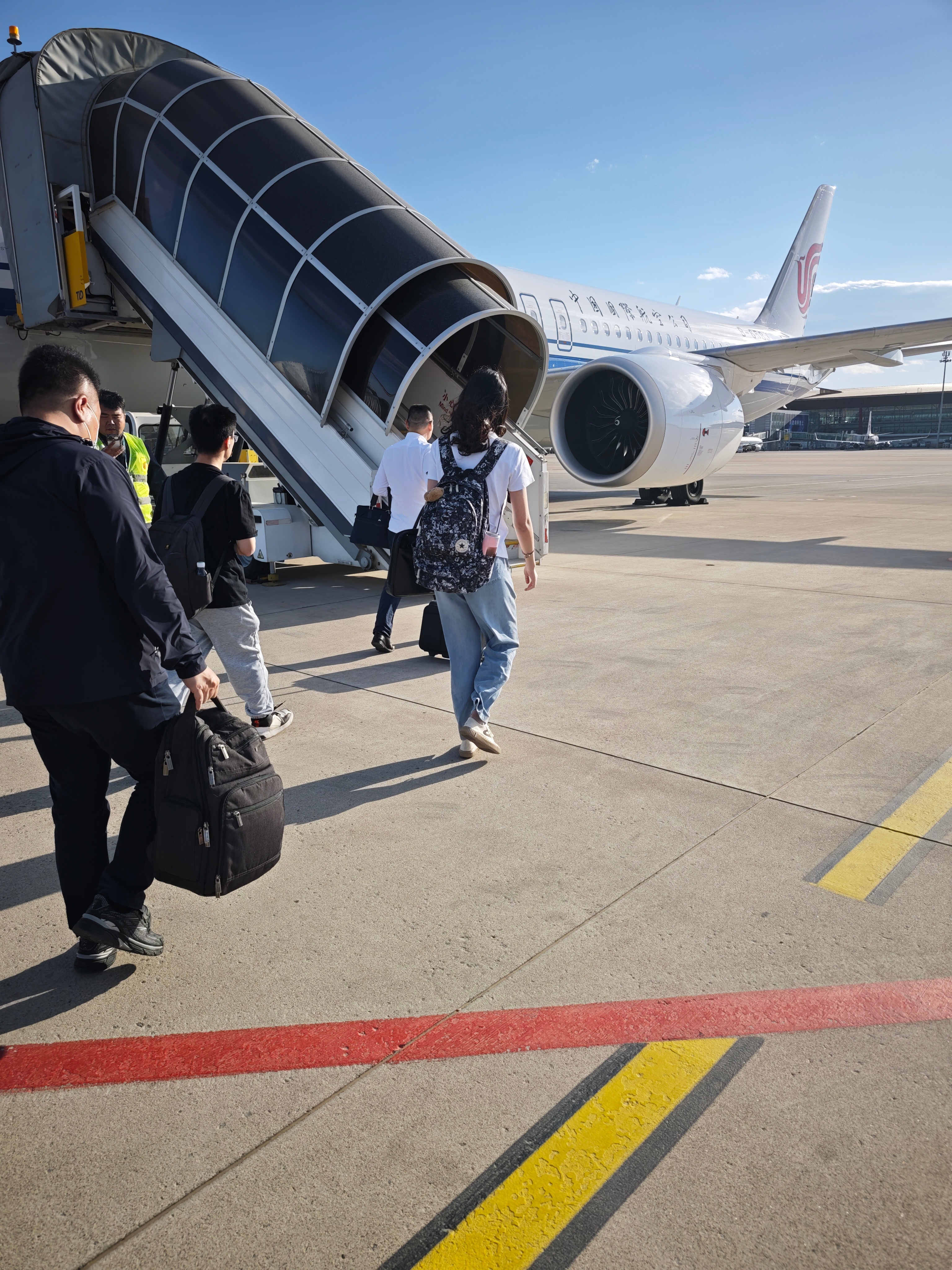 第一次坐到了C919，自豪感油然而生虽然是一个远机位 北京