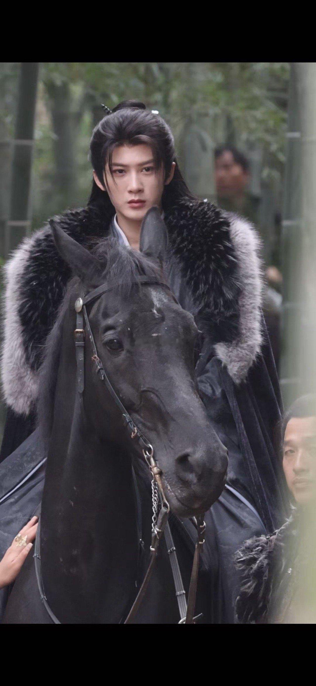 檀健次刚最帅骑马檀健次