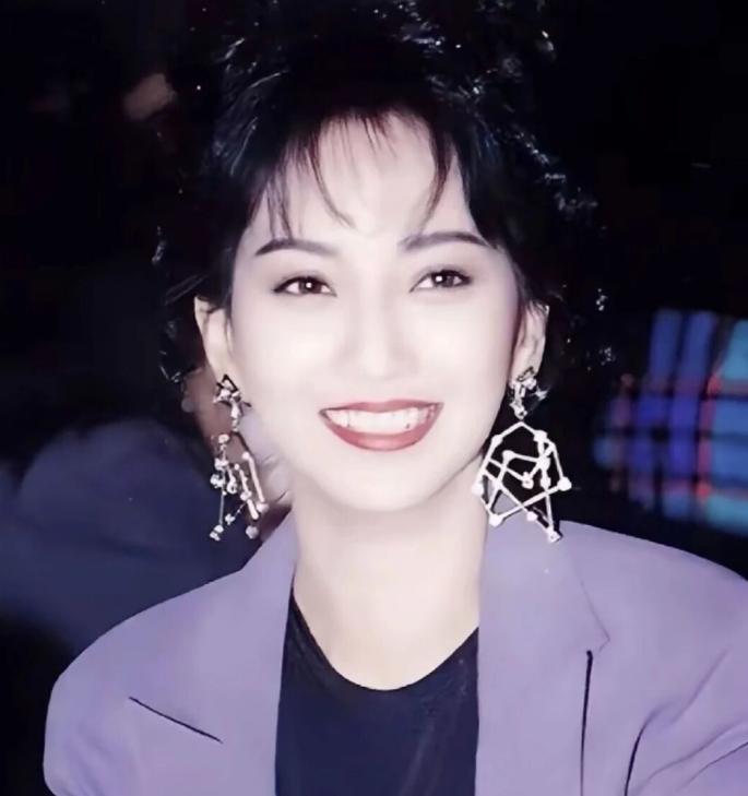 80 年代旧照曝光！年轻时的赵雅芝，时髦前卫吊打现在一众网红
谁能抗拒年轻时赵雅