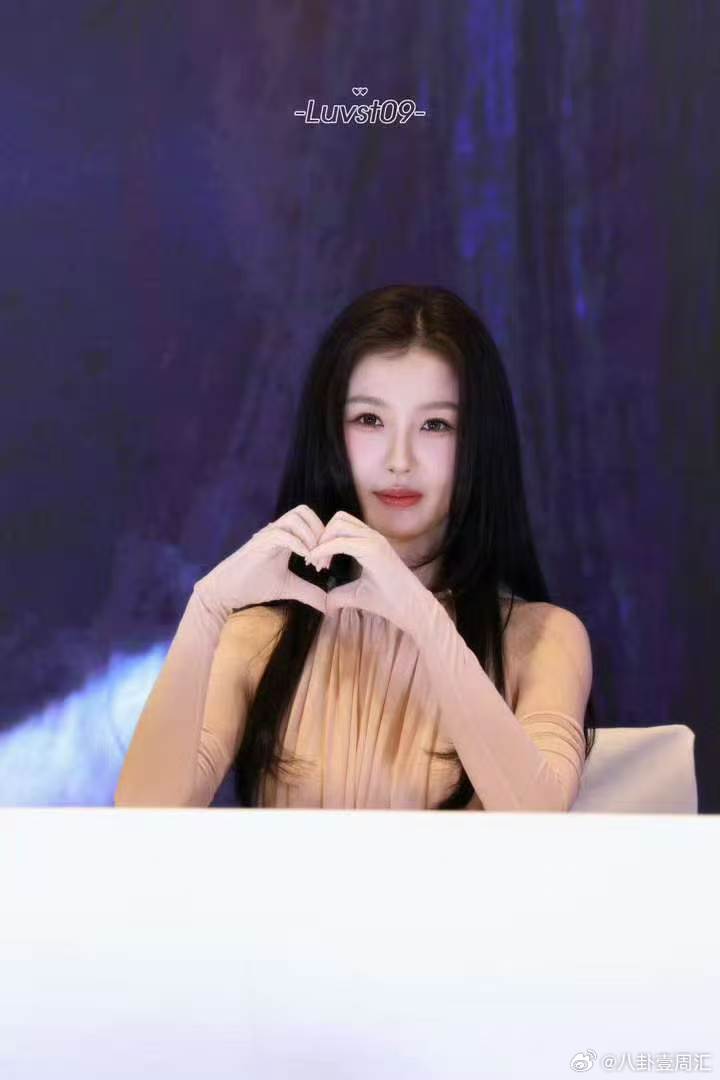 虞书欣签售会饭拍虞书欣签售会饭拍生图虞书欣签售会饭拍来了，怎么感觉有点变样了……