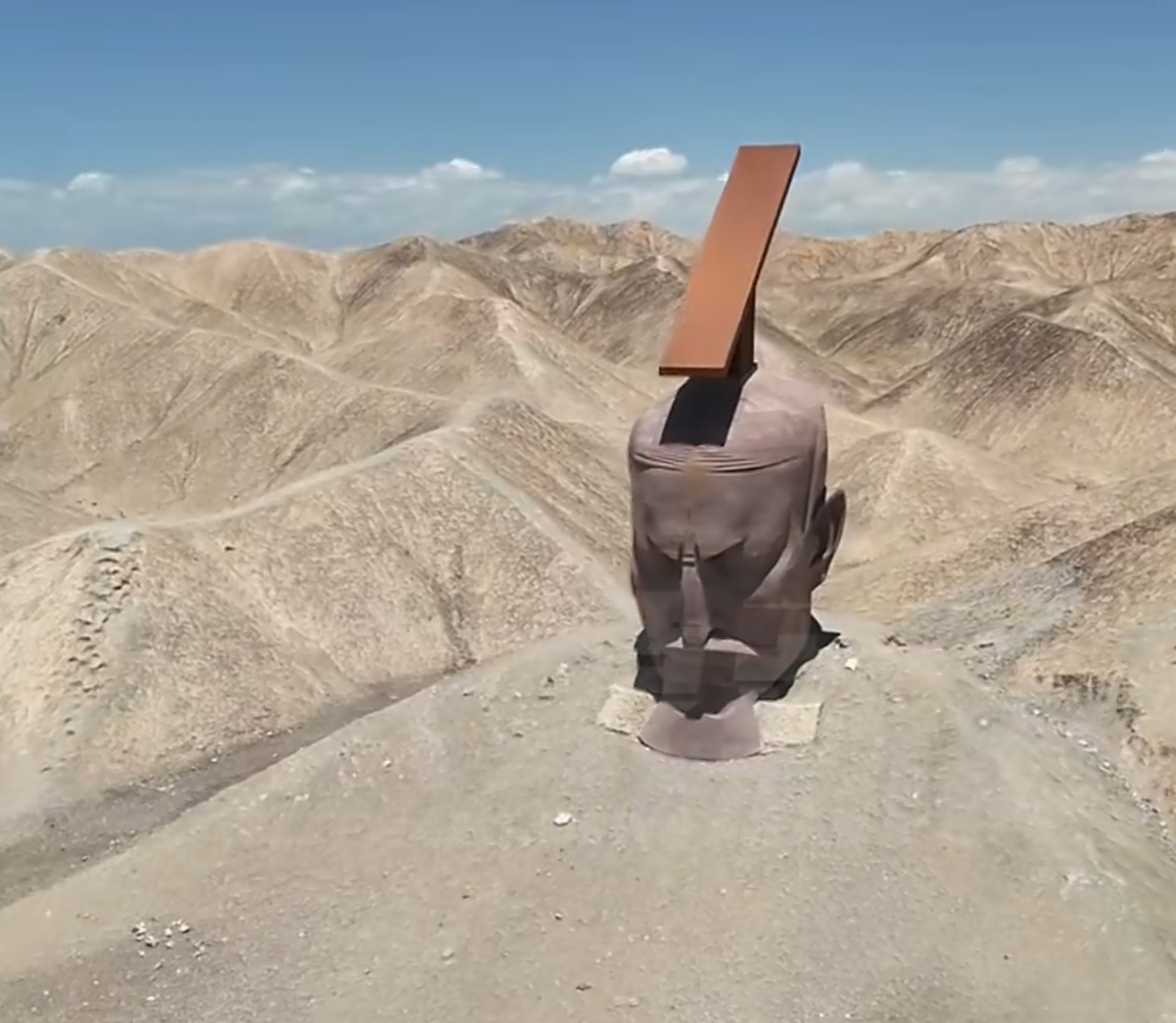 有收入就能掩盖雕像的扭曲和抹黑？游客是冲着汉武雄风去的，一个正常的完整的汉武更有