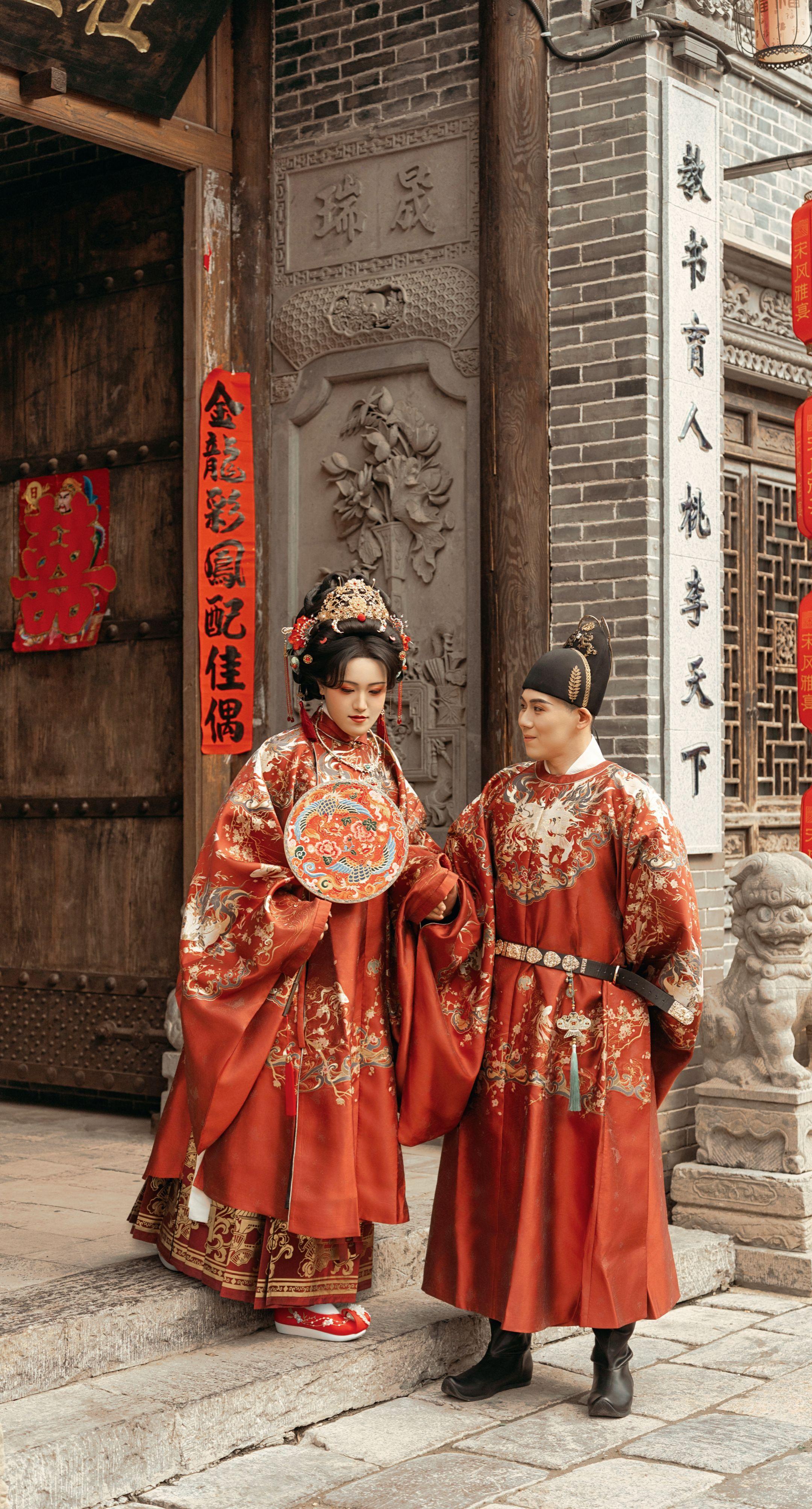 天下芸芸 独与君相逢。