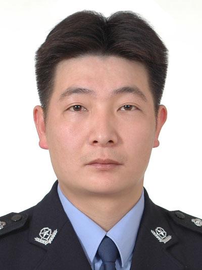 50岁倒在执勤一线！28年从警路，他用一生守护一方安宁
 
王延盛（1971‑2