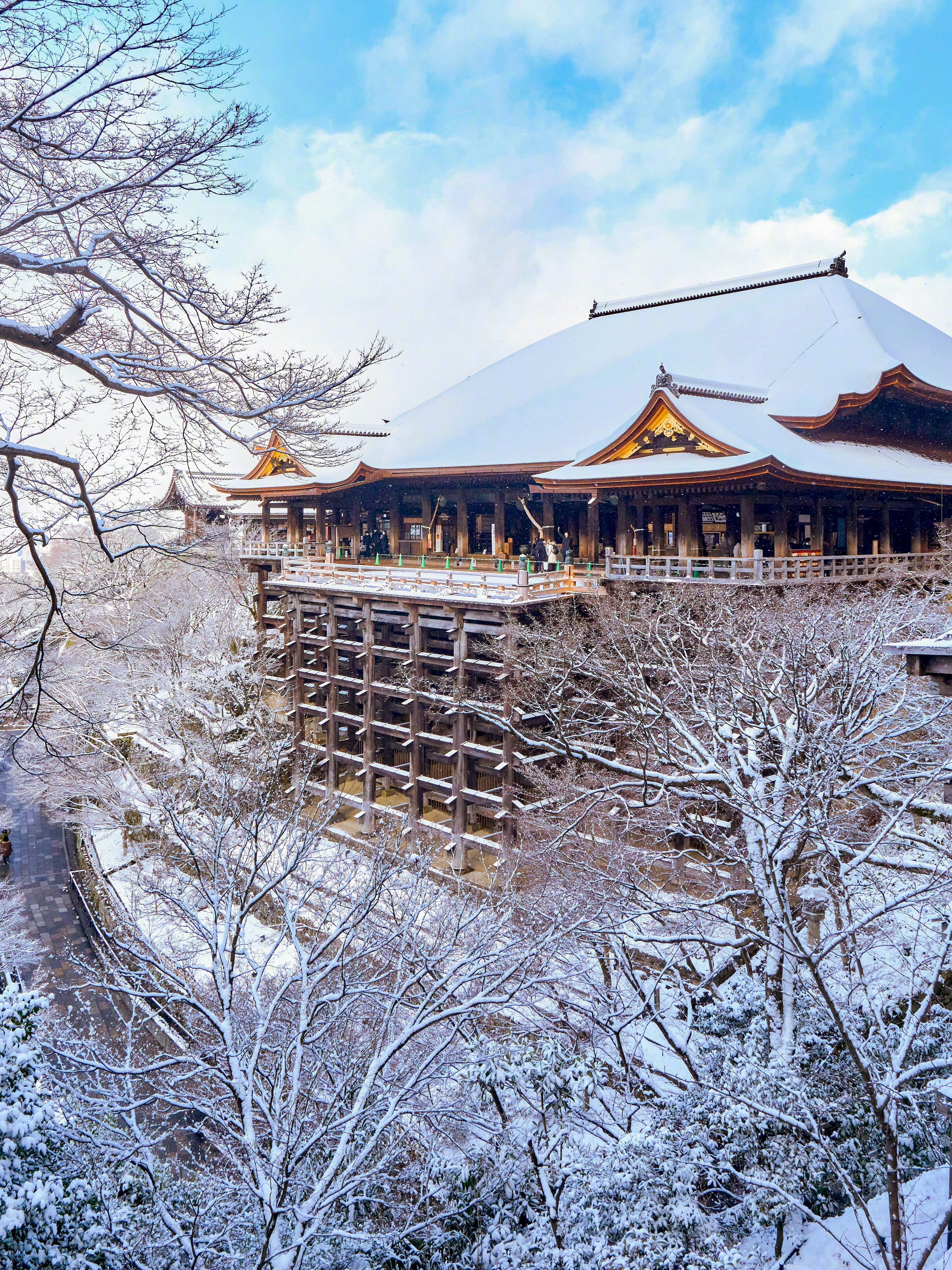 这几天京都下雪，推上涌现了各种雪景图 