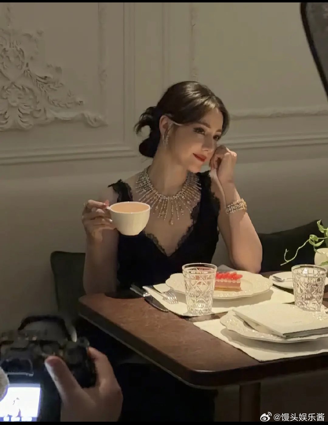 迪丽热巴今日活动生图，好美！ 