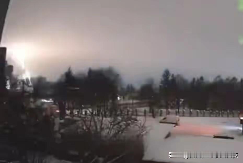 榛树导弹轰炸利沃夫，沉默多日的普京，要用导弹给特朗普传句话