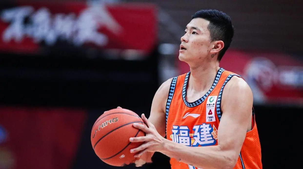 陈林坚成为受限制自由球员，他近期将抵达山东男篮试训，后者会根据他的试训表现，沟通