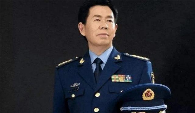 空军大校戴旭曾经大声疾呼：“美国正在通过控制中国教育，培养亲美洋奴，其通过留学、