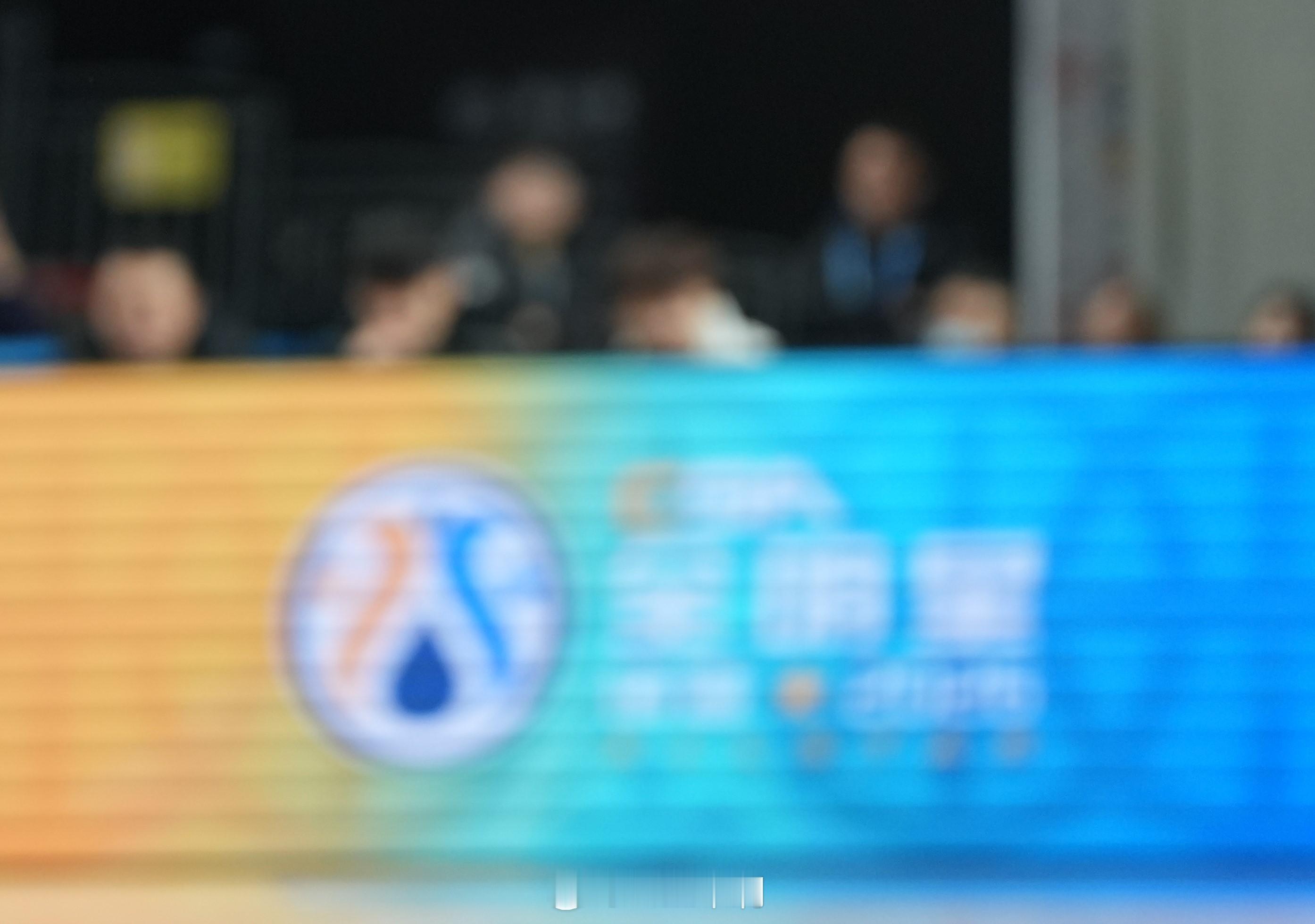 花式给CBA全明星拉票2026CBA全明星周末 一直寻找比赛现场，当广告板播到全