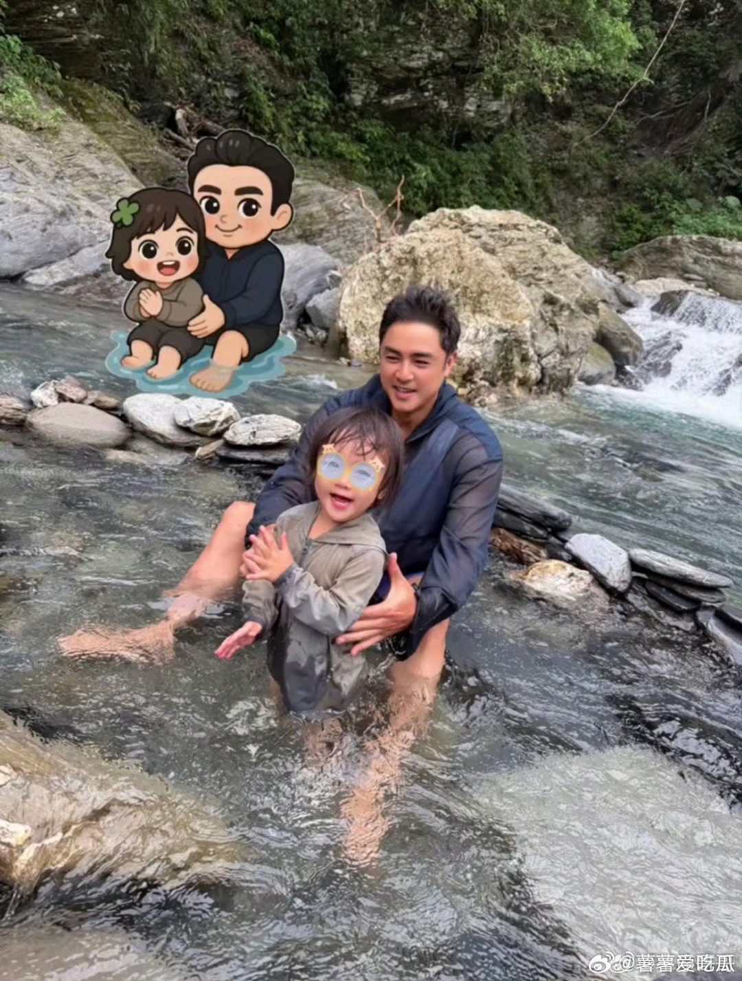 明道 跟你们没女儿的说不清楚这么一个眼神就可以看出来明道真的很爱自己的女儿 ​​