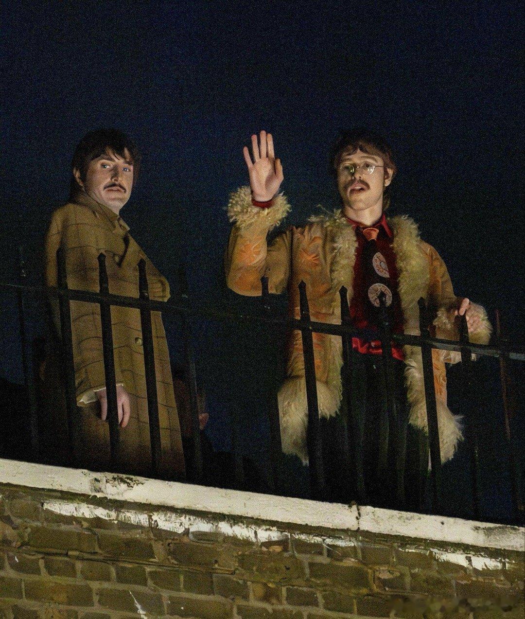 又一波讲述传奇乐队披头士乐队的传记片《The Beatles》路透照片曝光这次的