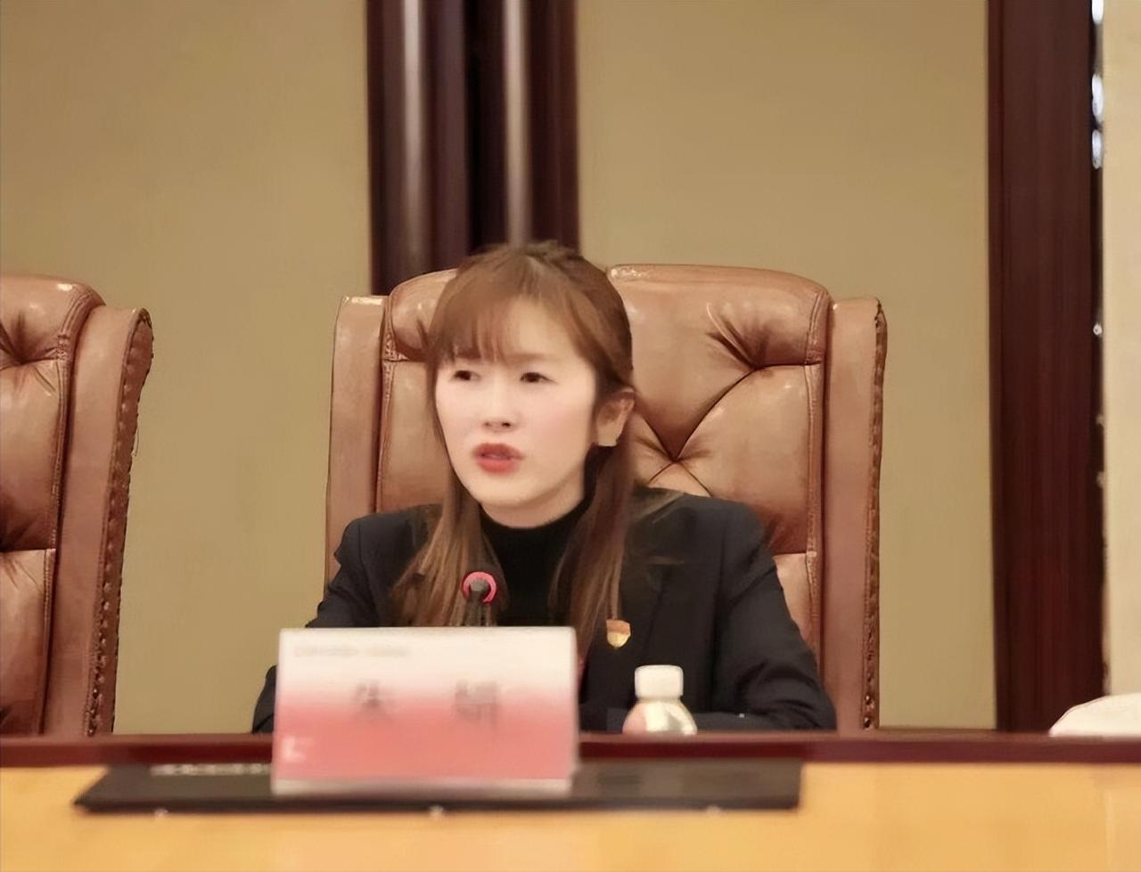 女柜员逆袭当行长！80后朱娟被聘为4200亿银行副行长，普通人也有破茧而生的力量