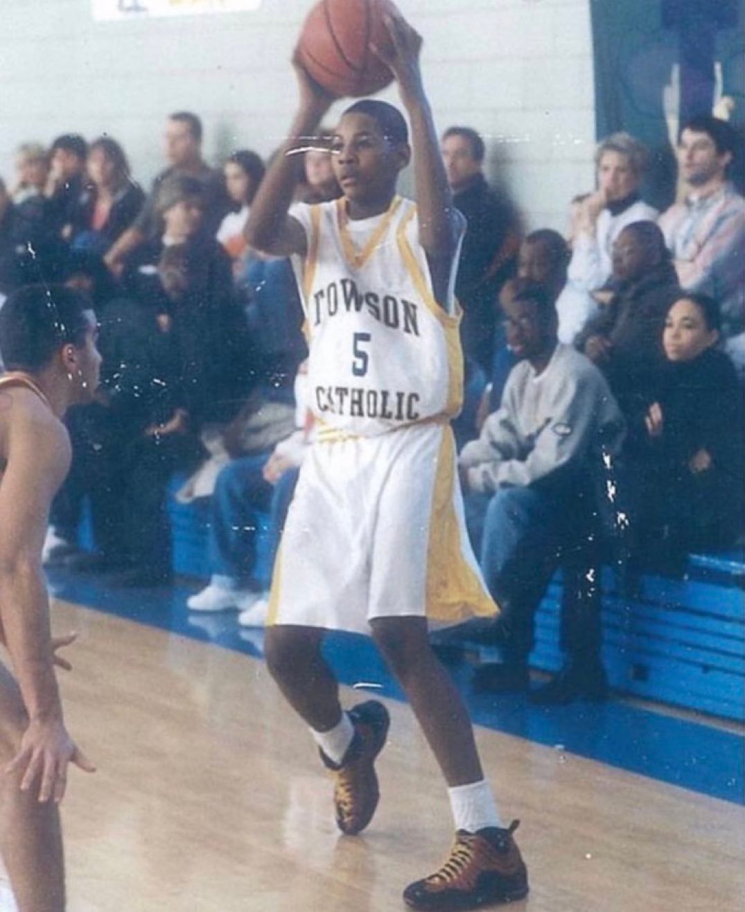 1999年穿着Nike Air Bakins的小Melo