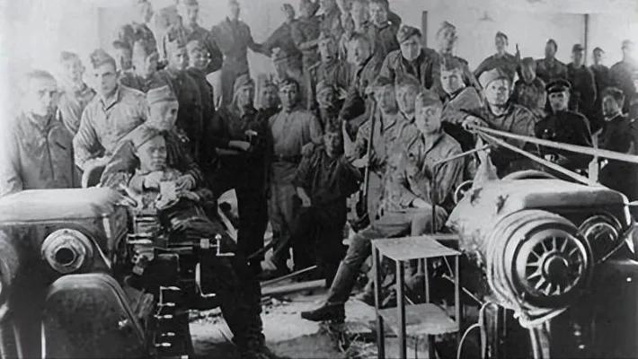 1946年东北匪患绑票苏军，黄克诚下令营救，团长当场撂挑子：我不管
 
1946