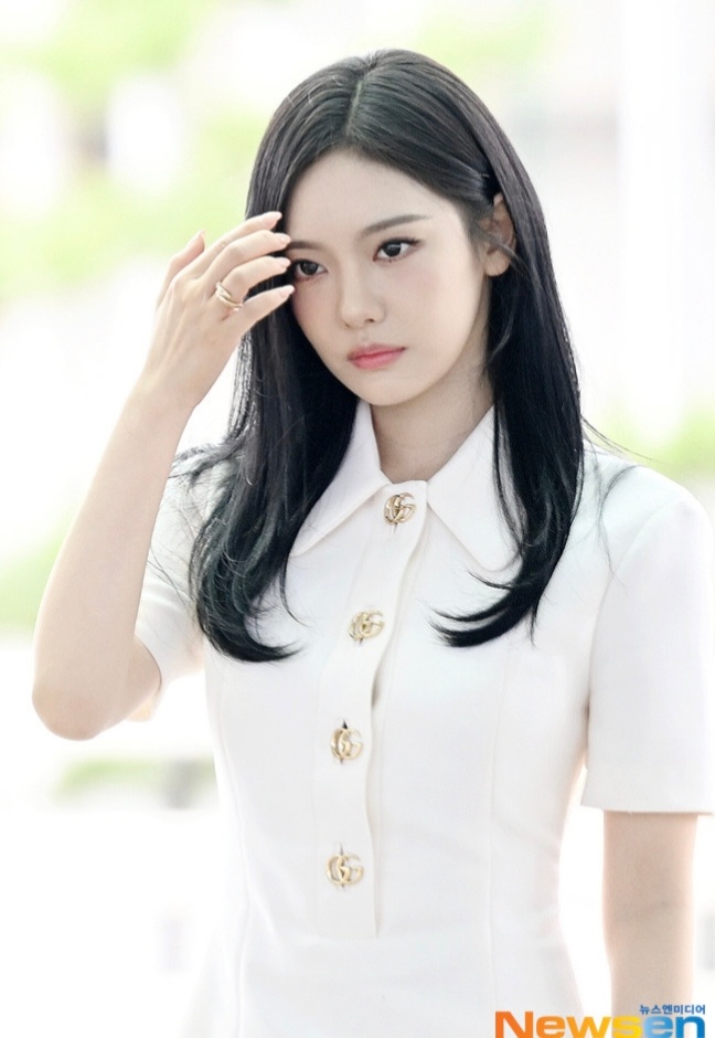 aespa今日机场新闻图，都好美柳智敏父亲服役引争议