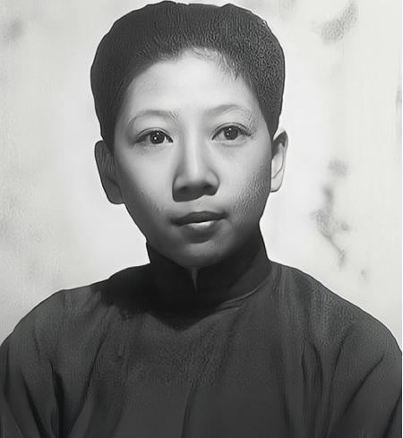 1946年，孔令伟受欺负，向父亲孔祥熙哭诉。孔祥熙当即勃然大怒，要给女儿报仇。但