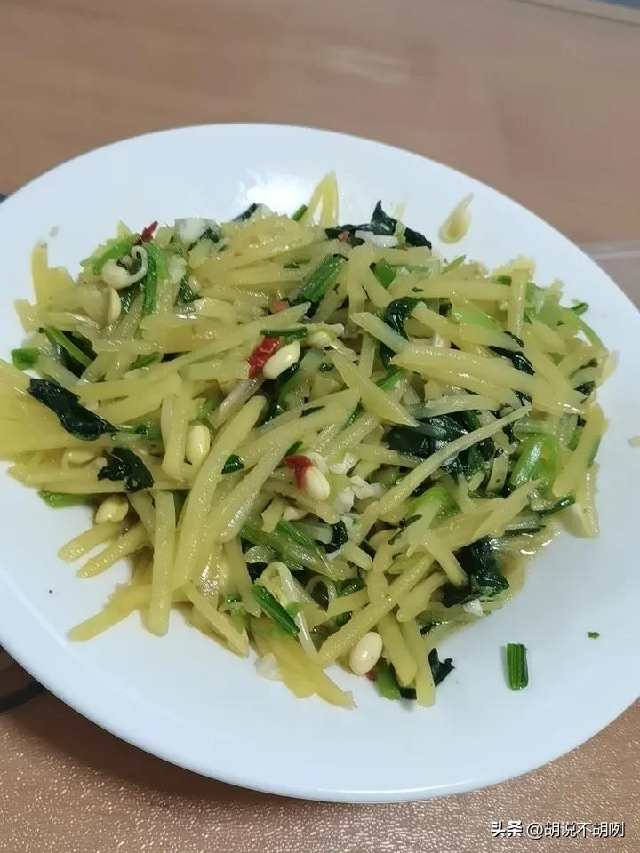 八零后你们多久没吃这道菜了，凉拌土豆丝，反正我是好长时间没吃了，但是小时候经常吃