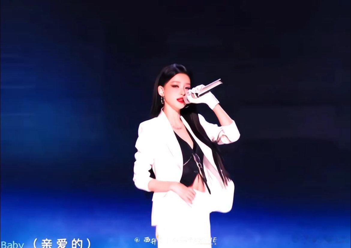 孙怡杀疯了孙怡开口定调 暗黑女团风舞台上线，开口瞬间切换大女主唱腔，反差感绝了 