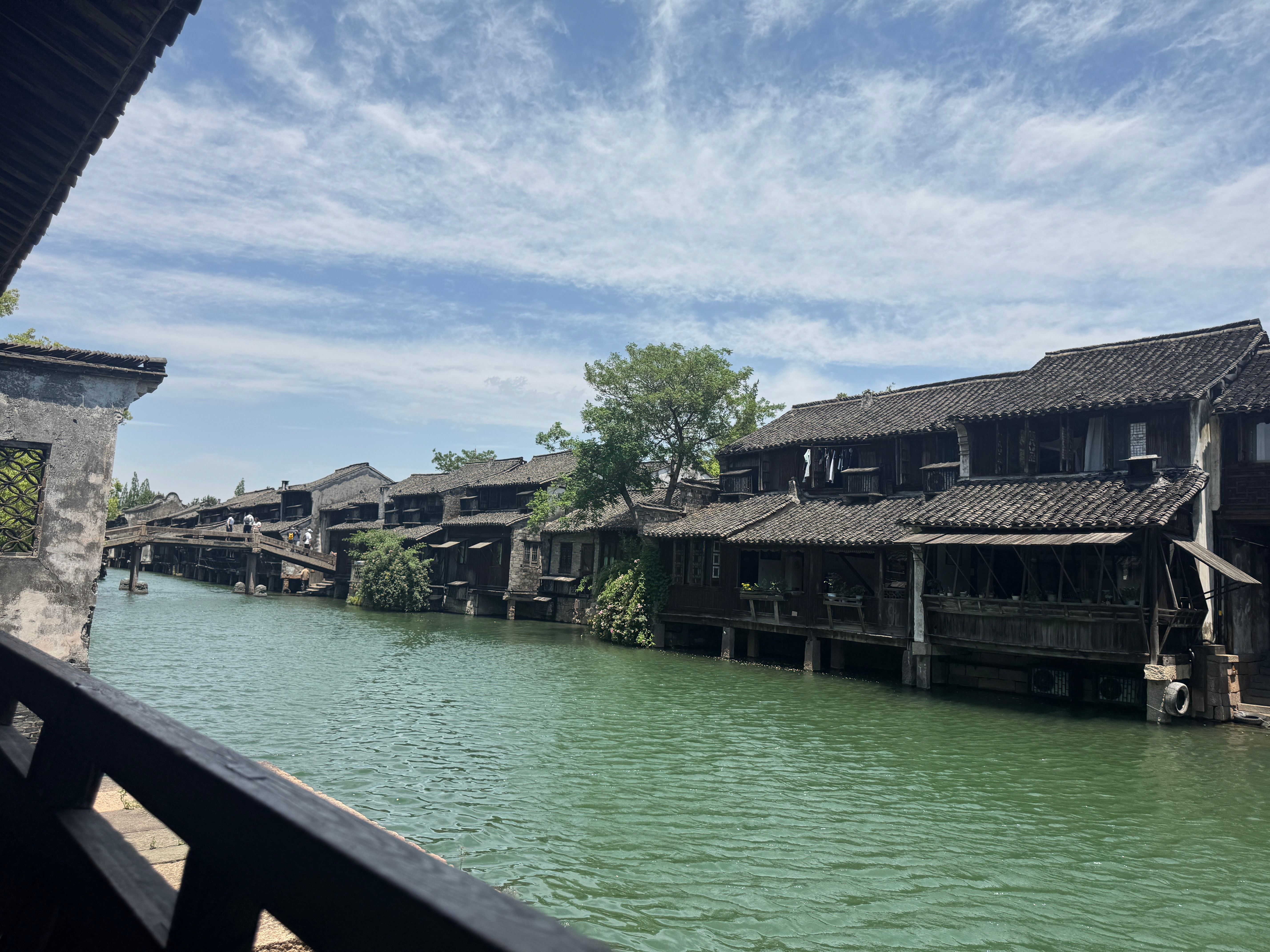 出趟差好像浮上水面喘了口气，一回北京又感觉沉到了海底。 ​​​