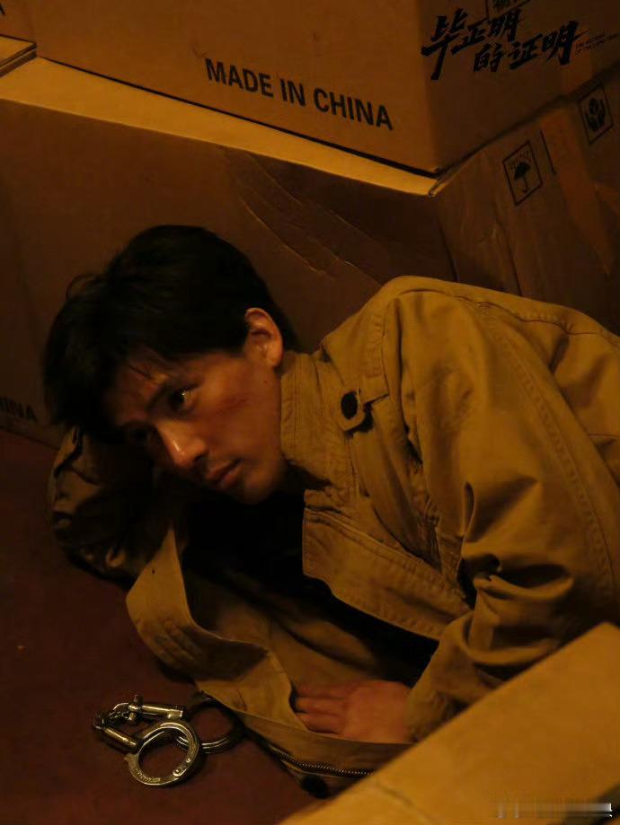 给王安宇说爽了王安宇在片场方言说爽了！粤语上海话天津话切换自如，嘴角上扬根本停不