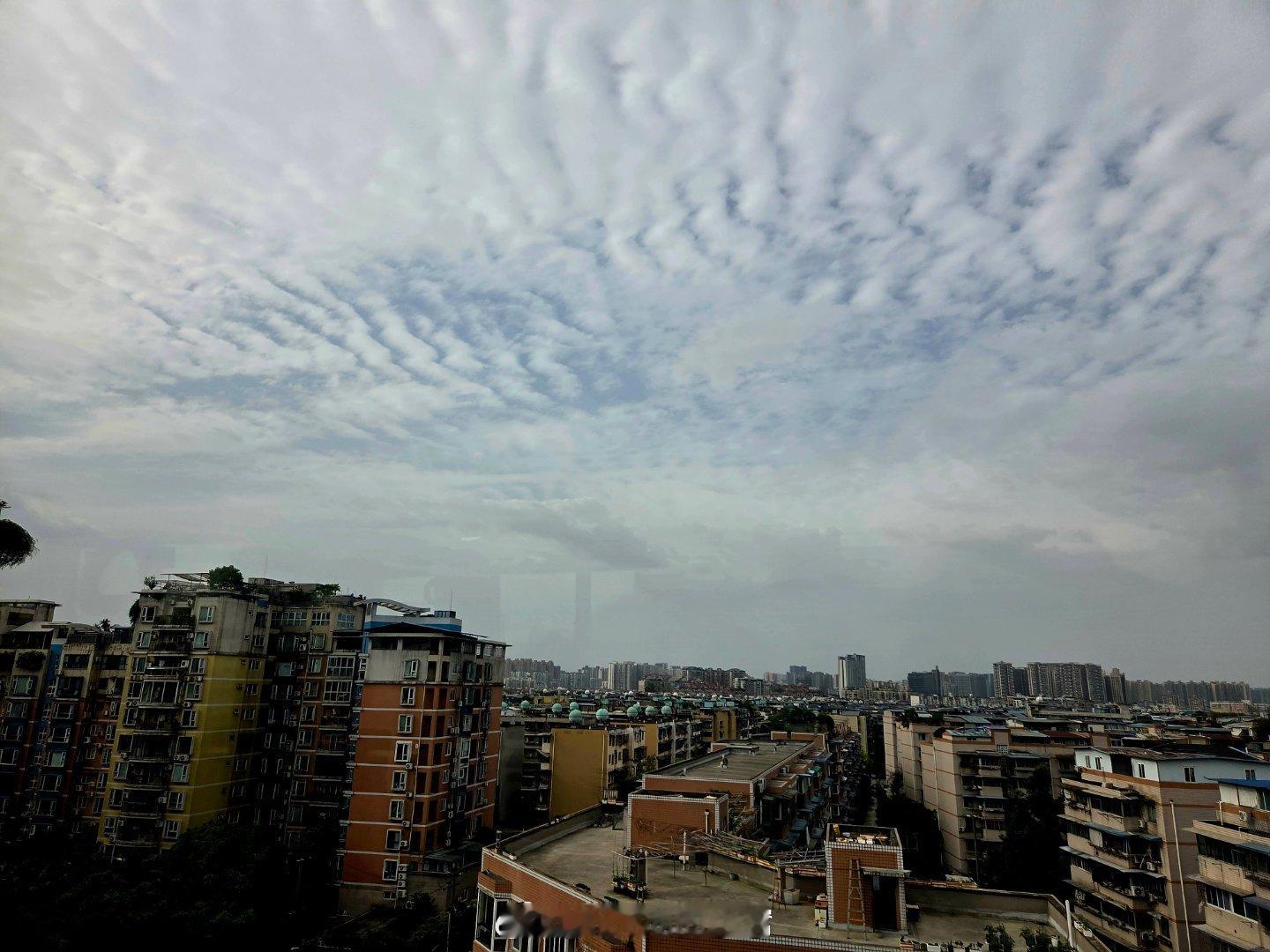 早上好,新的一天成都天气早上好！成都今日天气：白天阴，夜间小雨，气温19~30度