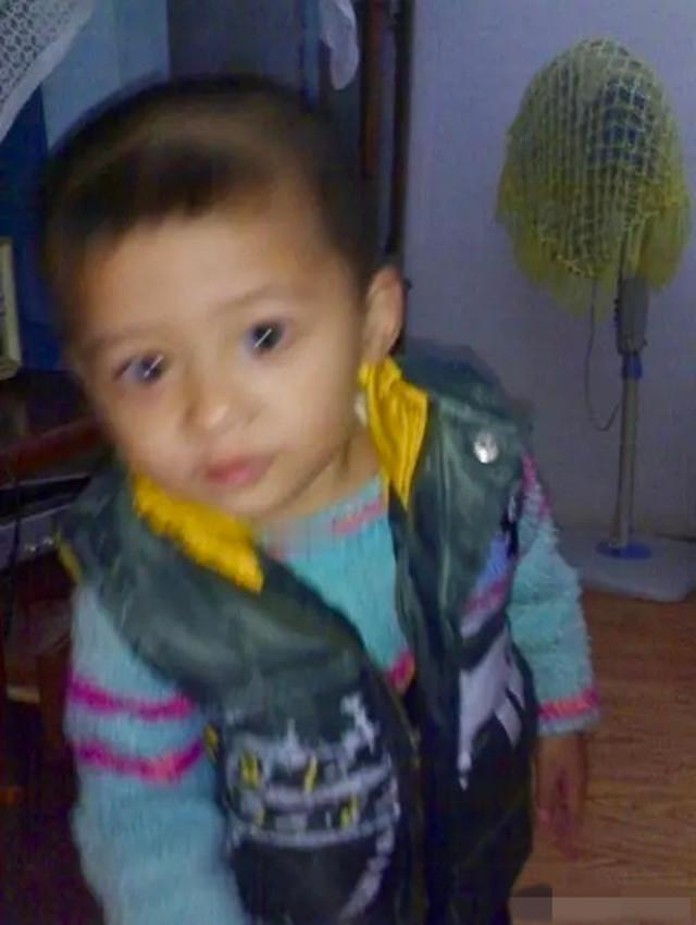 你能认出来这是林诗栋吗[大笑]

12月17日，林诗栋晒出了一组自己小时候的照片