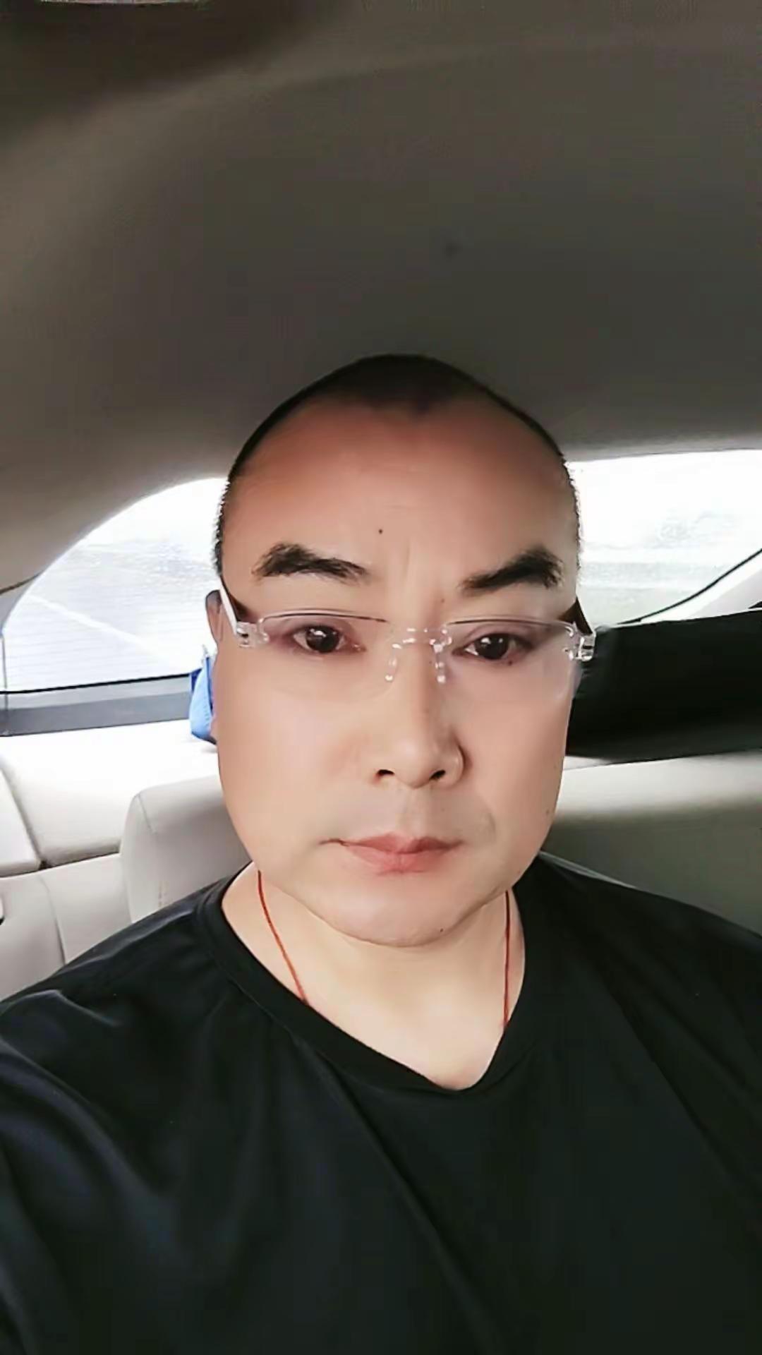 男人的车内时光