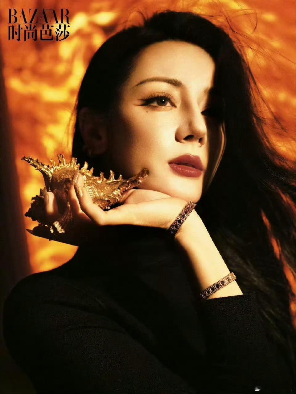 迪丽热巴金九销量 真顶流，从不含糊！迪丽热巴金九杂志开售1分钟就有17754本的