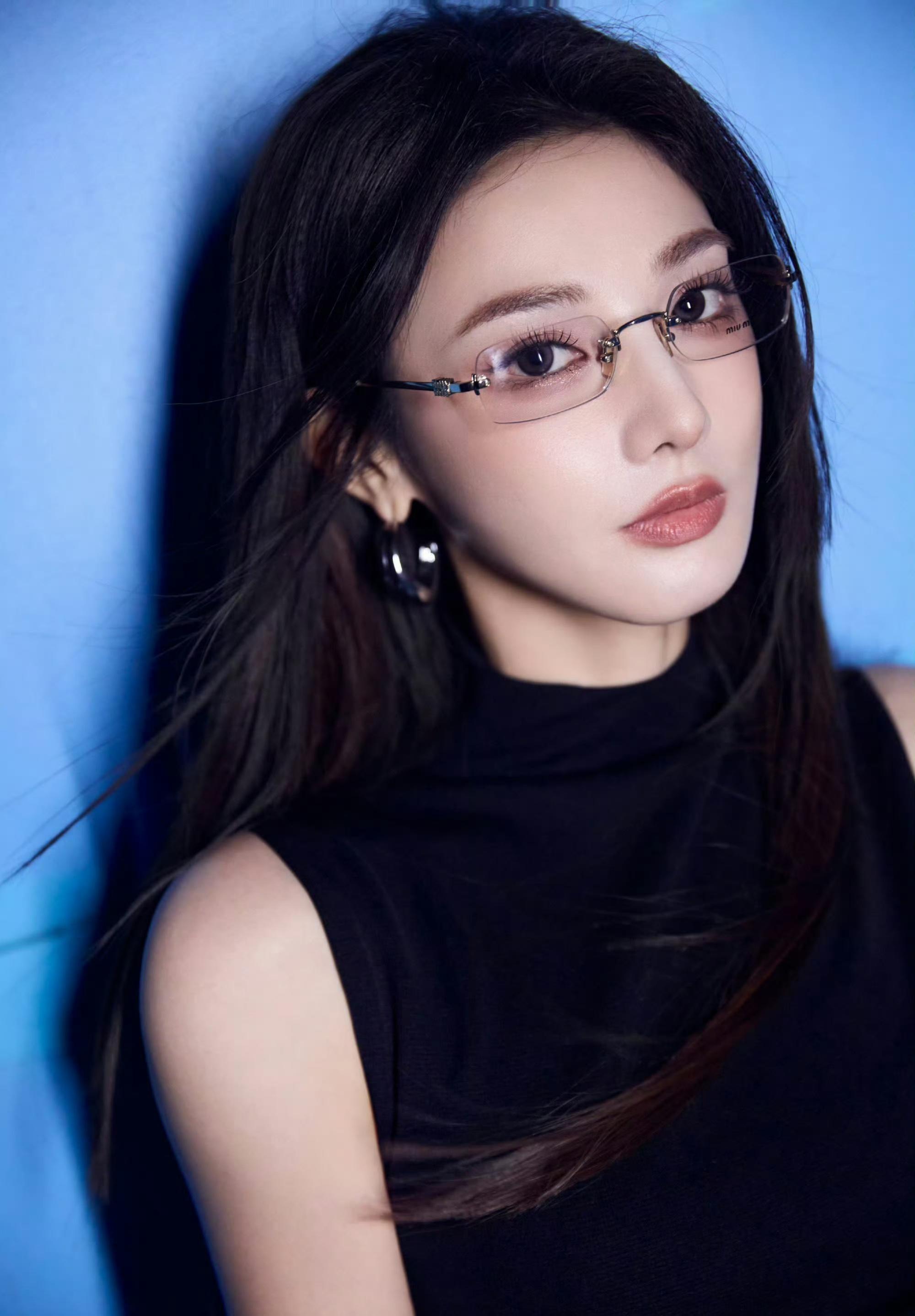 彭小苒收到了2000多份简历 这么漂亮的彭小苒，我都想去给她打工了，非常理解大家