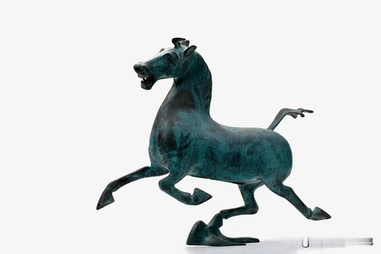 谁能拒绝可爱的“铜奔马” 谁能拒绝可爱的“铜奔马”啊！这匹马造型独特，奔跑姿态灵