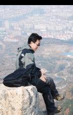 一个人的时光怎么过？
一个人喝茶，喝的是自在
一个人散步，散的是纷扰
一个人旅行