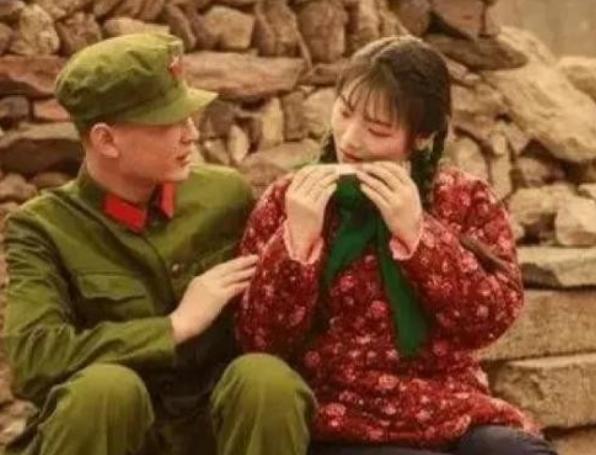 1968年，知青朱启龙参军出发前夜，他的女友解开衣衫，誓言：“不论多久，都会等你