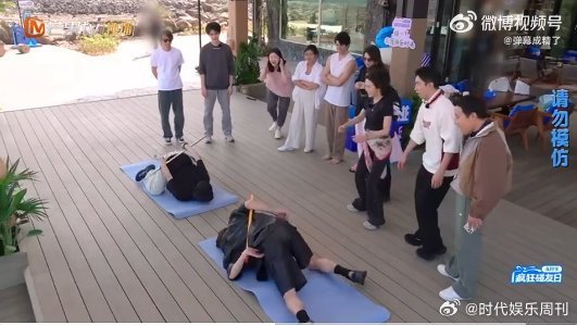 王鹤棣嘴硬看《亲爱的客栈》被王鹤棣的嘴硬心软戳中!嘴上怼白鹿收房费毫不手软，转头