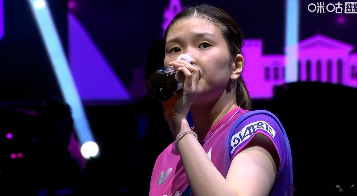 刘杨子1-1桥本帆乃香刘杨子反手生胶 和伊藤打法一样打桥本还是占点便宜 ​​​