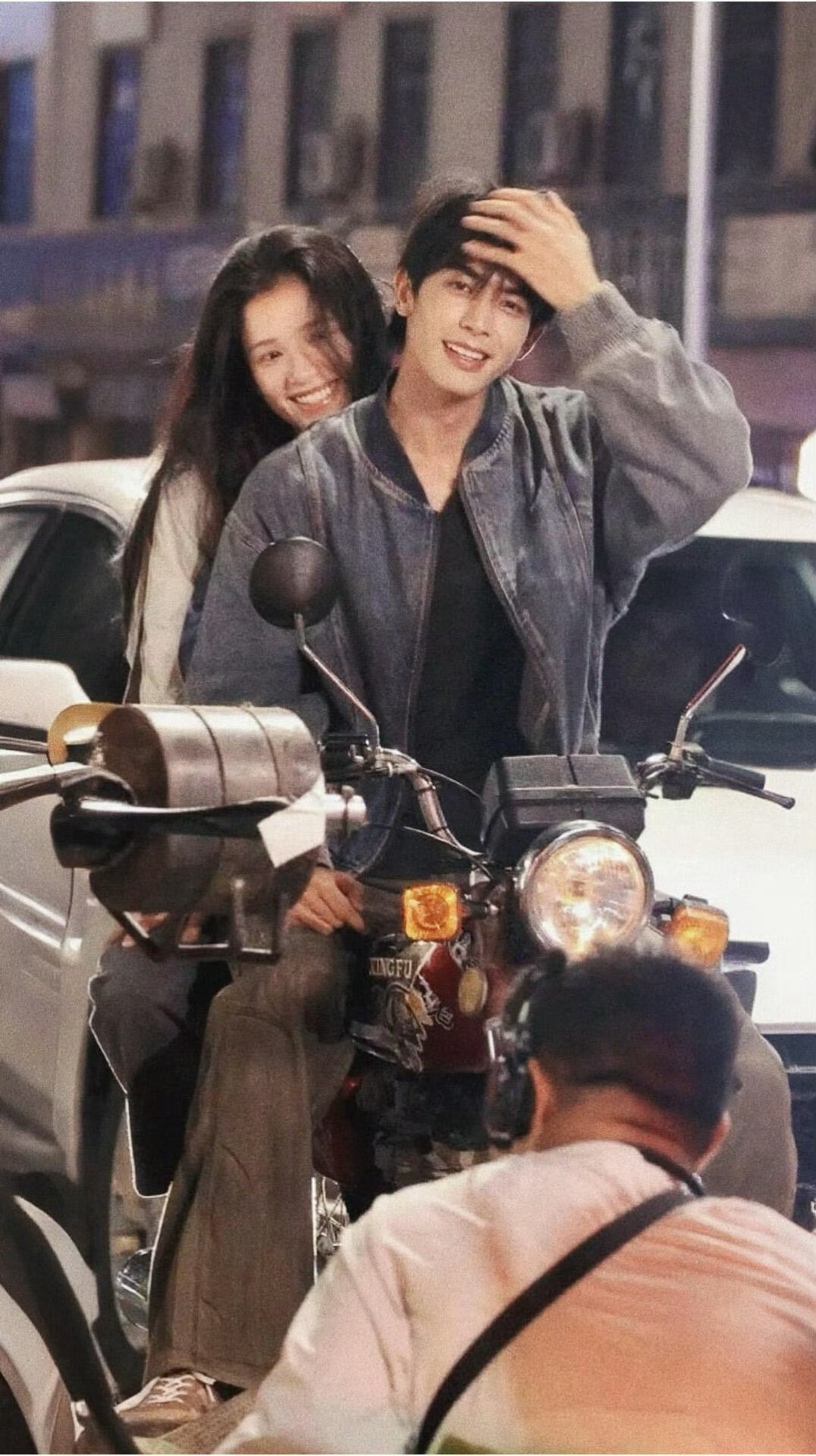 宋威龙张婧仪《野狗骨头》摩托车路透 ​​​