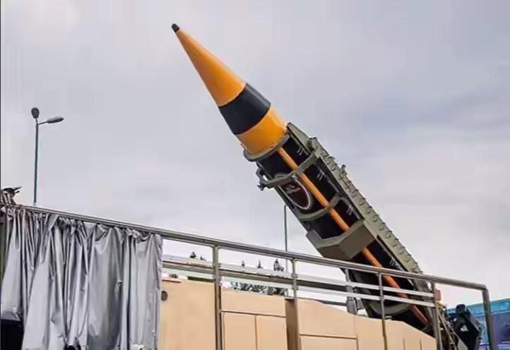 伊朗还有王牌武器，14马赫突破美以防空，集束弹头防不胜防