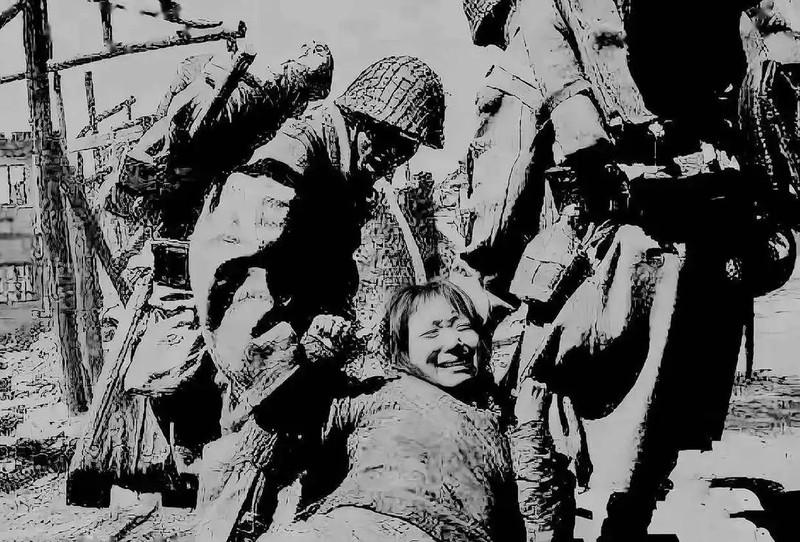 1942年7名女兵被围，为何主动反扑？日寇奔逃却已晚！
硝烟弥漫的荒山野岭，连日