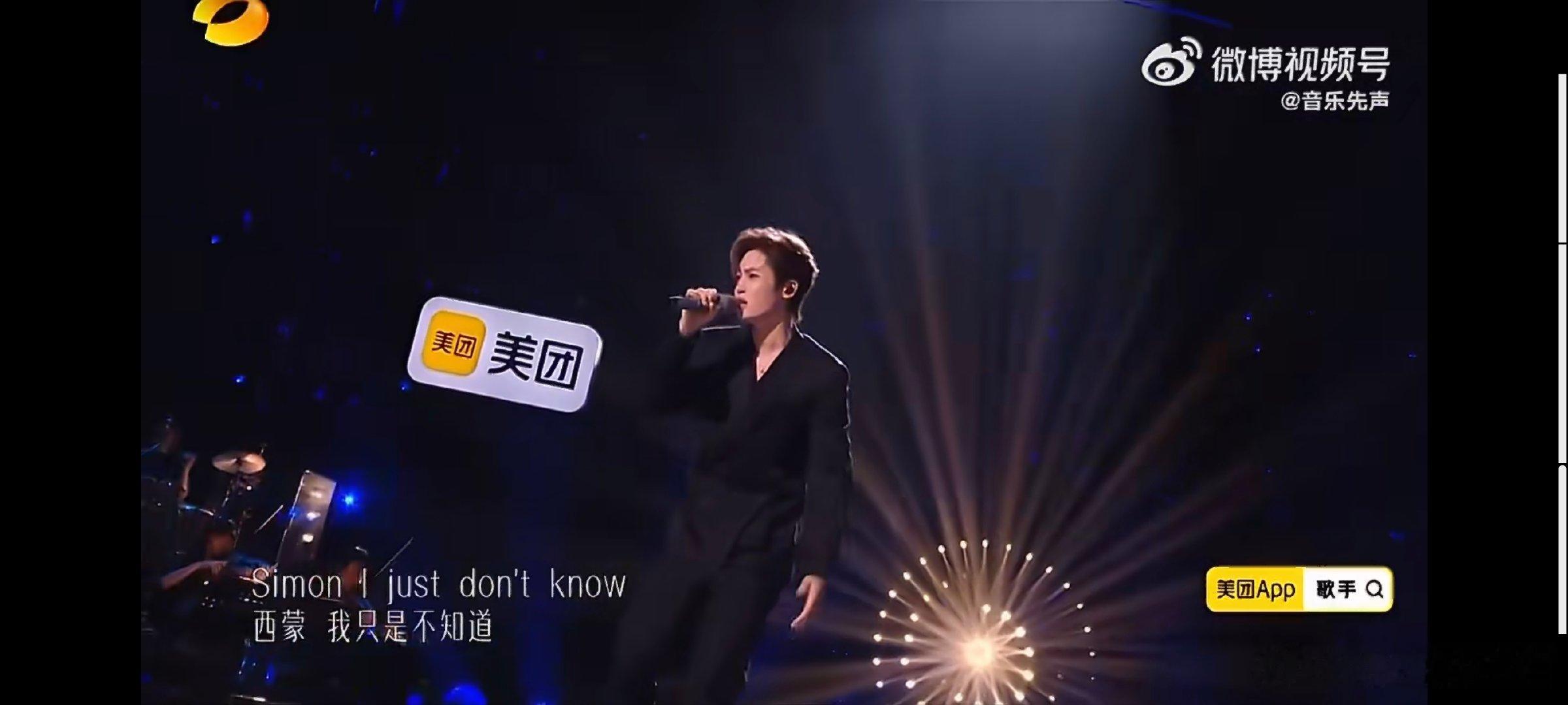 侯明昊说可以失败但不能不做平日里只要身边出现任何能够登台演唱或是开口发声的机会他