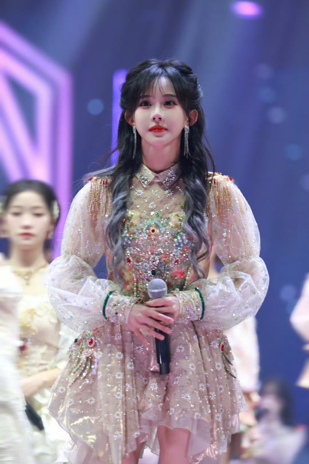 SNH48合唱王菲世界赠予我的 谁能拒绝王菲神曲遇上花车巡游？王菲唱的是和解遗憾