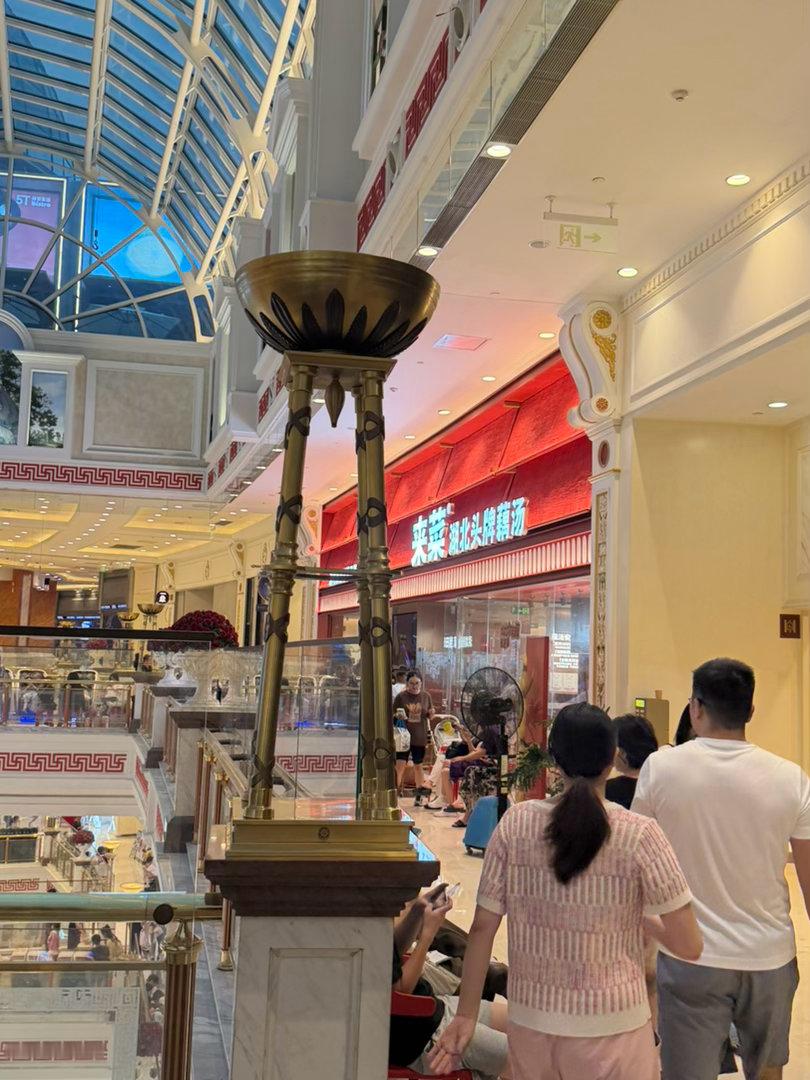 三缓缓排队两个多钟头起步，我可以理解。这个湖北莲藕汤，我是理解不了。 