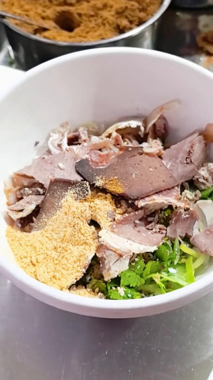 早上一碗汤，洛阳排队喝汤你体验过吗？
知足就好，开心到老，身体健康比啥都重要。简