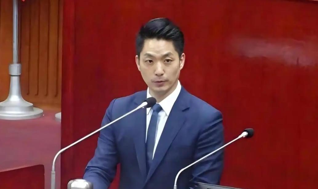 蒋万安出来回应了！蒋万安声称，要求被说我是中国人，是一种“压迫”！

这件事让人