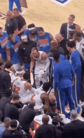 尼克斯icon当家球星布伦森真是怒不可遏！在今天尼克斯主场迎战骑士的东决G1中，