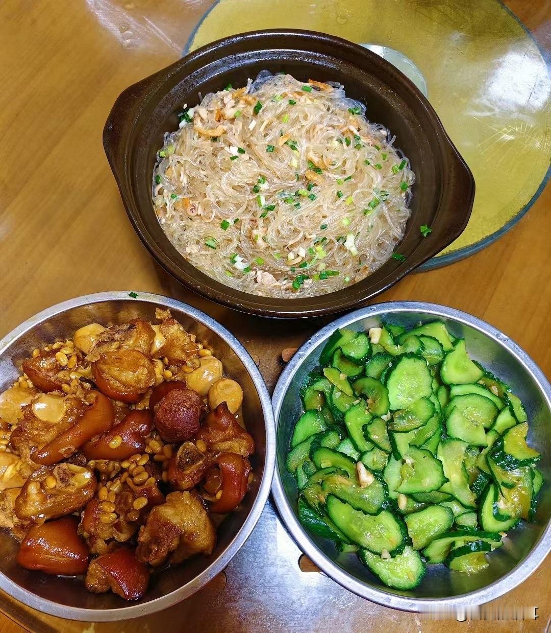 家里这桌“懒人菜”，比外面馆子香10倍，3个菜全是心头好

今天在家鼓捣了三个菜