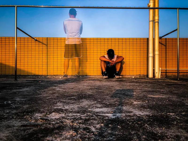 做人保护自己的秘诀：
 1.经常贬低你的人，断。
2.见不得你好的人，远。
3.