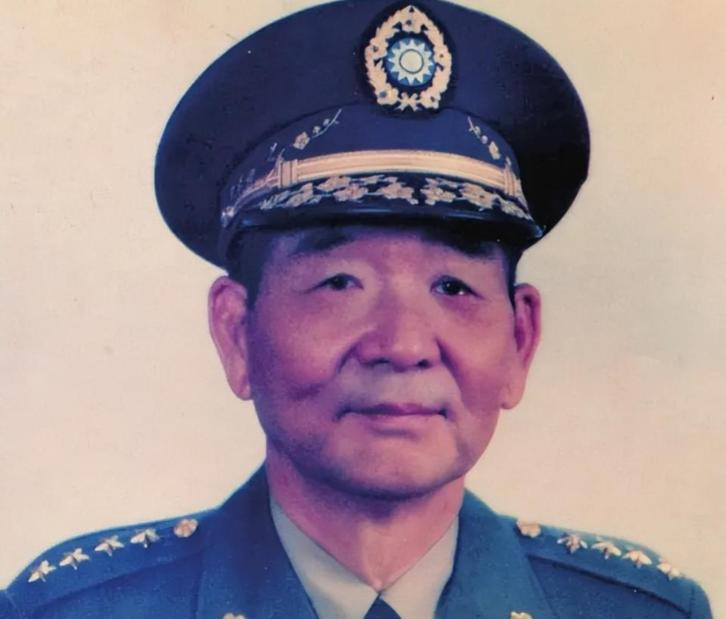 1930年，胡琏到11师当营长后，娶了上司曾伯熹的妹妹曾广瑜。后来，曾广瑜的堂妹